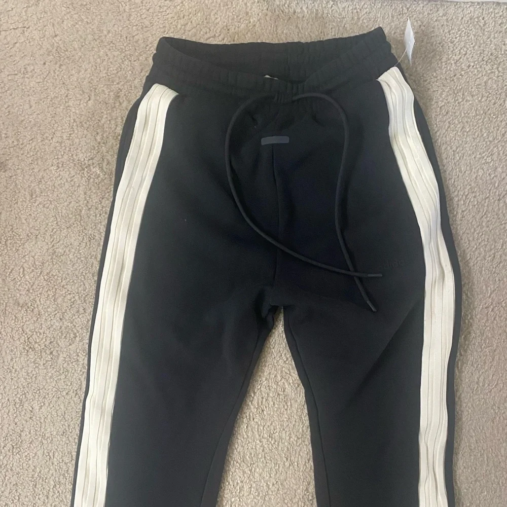 Adidas x Fear of God wide leg sweatpants black with beige Side Stripes NWOT - Picture 2 of 5
